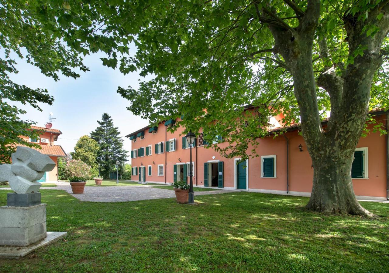 Relais Villa Isabel Pietrasanta Bagian luar foto