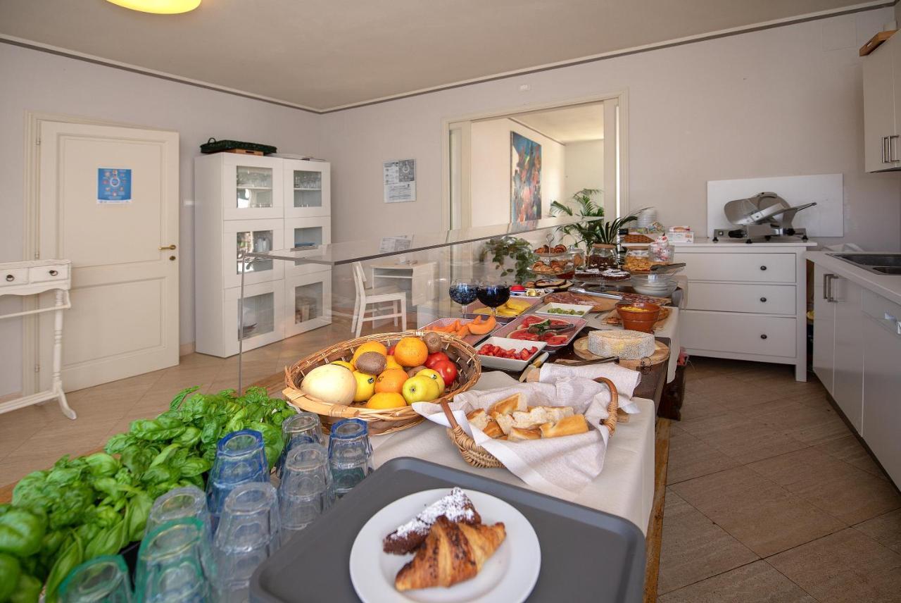 Relais Villa Isabel Pietrasanta Bagian luar foto