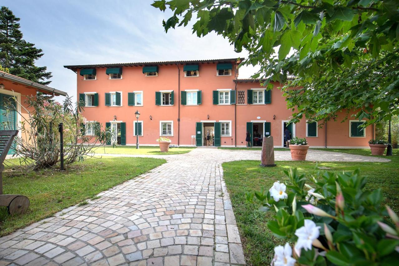 Relais Villa Isabel Pietrasanta Bagian luar foto