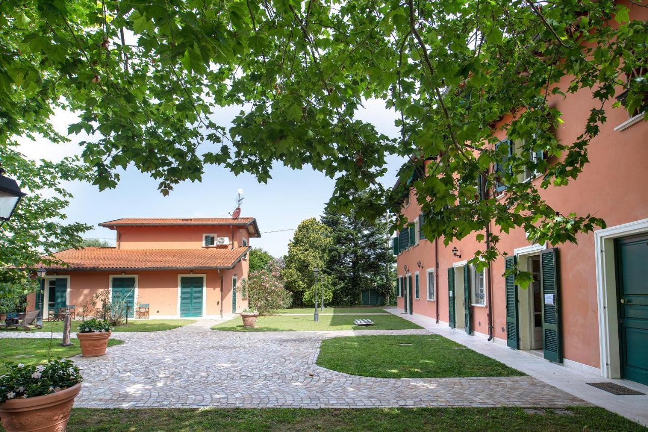 Relais Villa Isabel Pietrasanta Bagian luar foto