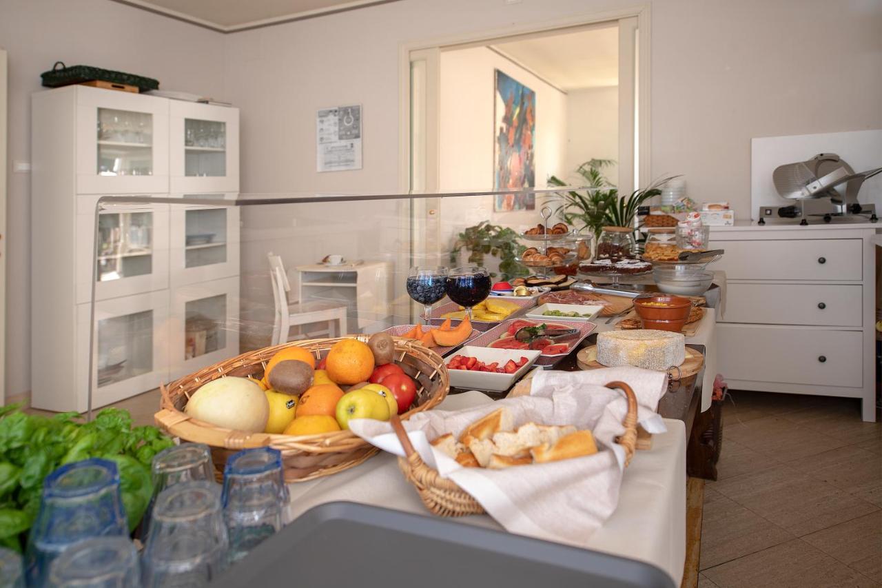 Relais Villa Isabel Pietrasanta Bagian luar foto