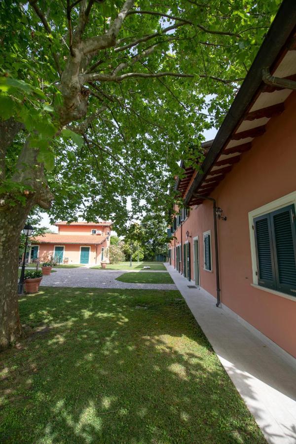 Relais Villa Isabel Pietrasanta Bagian luar foto