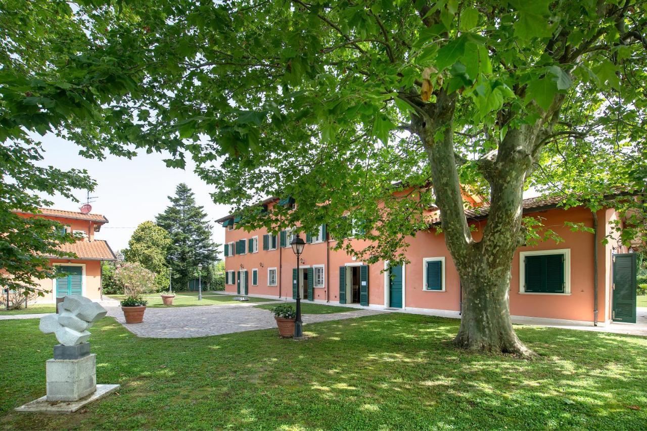 Relais Villa Isabel Pietrasanta Bagian luar foto